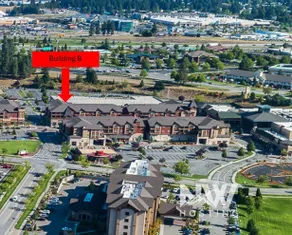 Chic Riverstone Escape Near Shops & Lake! - Image 5