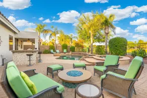 Modern 4-BR Home Heated Pool Jacuzzi Grill - Image 3