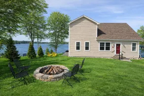A beautiful 3 bedroom home overlooking Basin Cove. - Image 2
