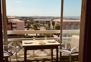 Sète – 2-bedroom apartment, pool, parking - Image 2