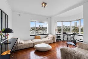 Stunning Waterfront Haven with Majestic Views - Image 3