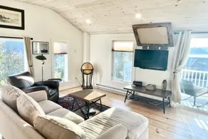 2 bedroom w/ expansive water views - Image 5