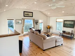 2 bedroom w/ expansive water views - Image 4