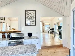 2 bedroom w/ expansive water views - Image 2
