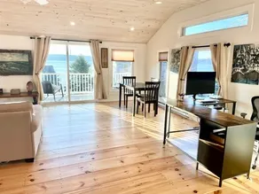 2 bedroom w/ expansive water views - Image 3