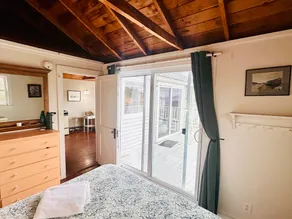 Mid Coast Getaway w/ water views - Image 5