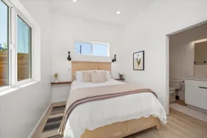 Stunning Guesthouse with Private Entry & Courtyard - Image 4