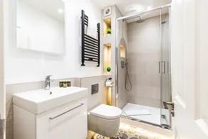 Chic Garden Flat in Leafy Ealing - Image 4