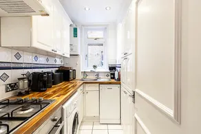 Chic Garden Flat in Leafy Ealing - Image 2
