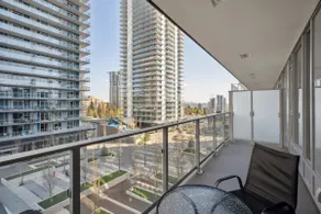 King Bed/Skytrain/Gym/FreeParking/Sleeps 6 people! - Image 4