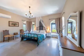 Old manor house - Image 5