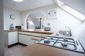 The Penthouse - 1 Bedroom Penthouse - Milford Haven - Image 3