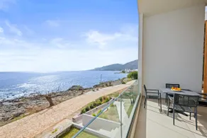 Evelmare Beachfront Apartments - Image 2