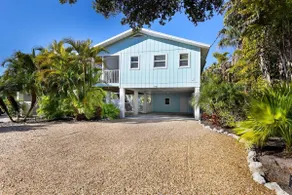 Holly Hideaway by RedAwning - Image 3