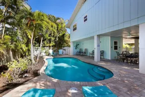 Holly Hideaway by RedAwning - Image 2
