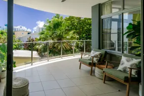 Luxury Cairns Stay with Pool and BBQ - Image 4