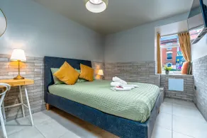 Stylish Stokes Croft Apartment, private hot tub - Image 2