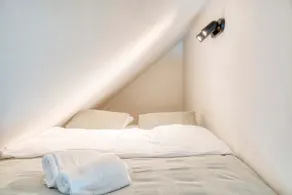 Cozy Rooftop Apartment with Mezzanine - Image 4