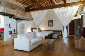 Voltumna Apartment Suite - Image 3