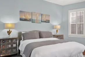 Walkable Home in Thomas Square, Heated Pool Access - Image 4