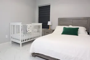 Emerald Stay, 3 Bedroom 2 Bath, Next to Expressway - Image 4