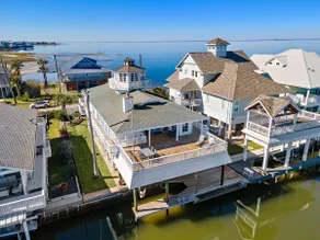 Reelview | Canal Front Retreat - Image 2