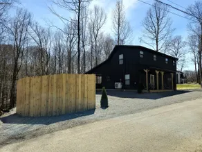 Retreat: Hot Tub & Huge Deck! - Image 3
