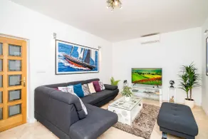 Holiday Home King - Image 4