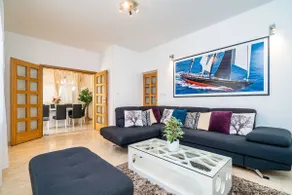 Holiday Home King - Image 3