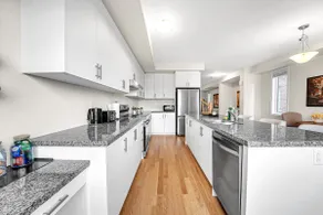 *Upscale* 6 Bed Family Home Near Niagara & Toronto - Image 2