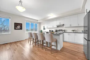 *Upscale* 6 Bed Family Home Near Niagara & Toronto - Image 5