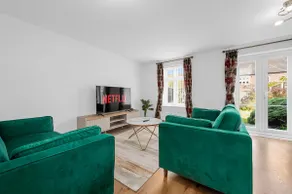 3 Bed House, Free Parking, Garden, Pet Friendly - Image 2