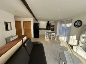 La Maison du Cèdre 8 min du Futuroscope - Image 3