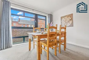 City-Centre Flat Prime Location, WiFi - sleeps 2 - Image 3