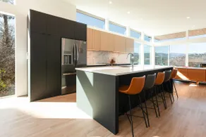 Amazing view, luxury home, multi-level w/ an - Image 4