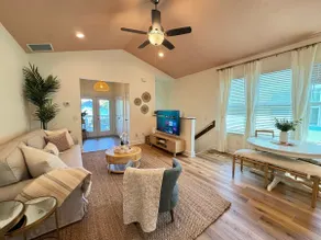 The Orange Blossom Suite Near UF Shands D-town - Image 2
