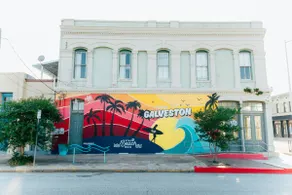 Central Flat in Historic Downtown Galveston - Image 2