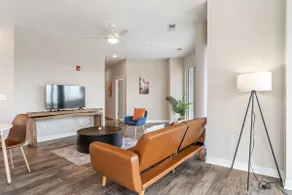 CozySuites - Penrose on Mass w/ pool & parking #3 - Image 2