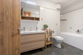 Apartment with terrace, close to the center - Image 4