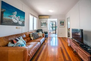 Relaxing 2-Bed Beachside Escape - Image 5