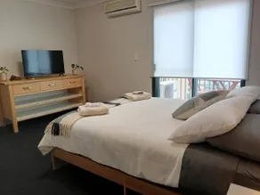 Spacious 2-Bed Apartment in Heart of Leura - Image 5