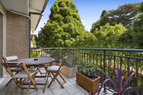 Spacious 2-Bed Apartment in Heart of Leura - Image 2