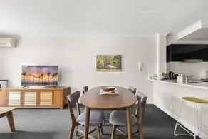 Spacious 2-Bed Apartment in Heart of Leura - Image 3