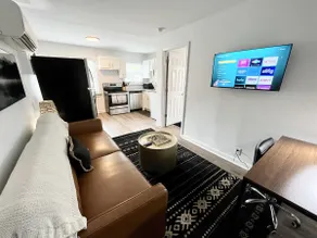 D3-Vulcan's Double Suite-King Beds/Workspace/Pets - Image 5