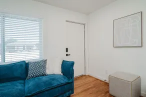 Central Suite E - 2 BedroomsKing BedParking - Image 5