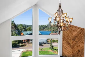 New listing! Luxury 4 BR lake home, dock, hot tub - Image 2