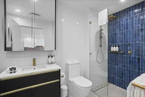 Southport Lux top floor apartment - Image 5