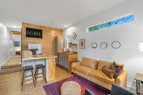 1 BR Cottage less than 5mi to DT - Image 2