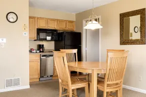 Valleyview Swing & Stay| balcony & king bed - Image 5