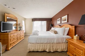 Valleyview Swing & Stay| balcony & king bed - Image 4